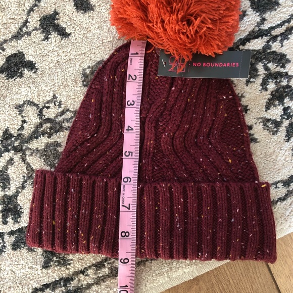 NO BOUNDARIES pom pom beanie - Picture 2 of 5